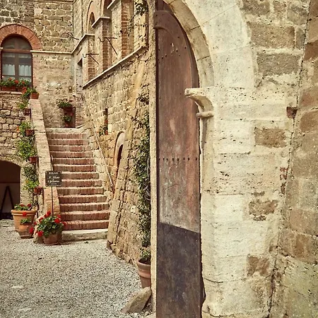 Il Mastio Di Spedaletto Couette-café 4*